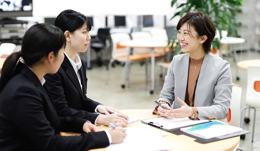 大阪成蹊短期大学（生活デザイン学科 アパレル・ファッションコース）の授業風景